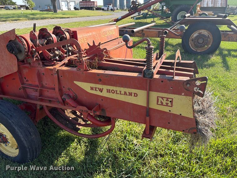 image for item FK3447 New Holland 269 small square baler