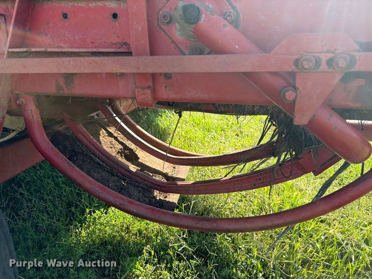 image for item FK3447 New Holland 269 small square baler