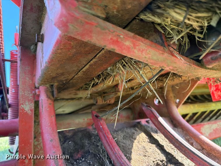 image for item FK3447 New Holland 269 small square baler
