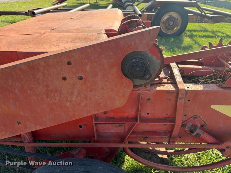 image for item FK3447 New Holland 269 small square baler