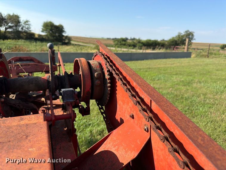 image for item FK3447 New Holland 269 small square baler