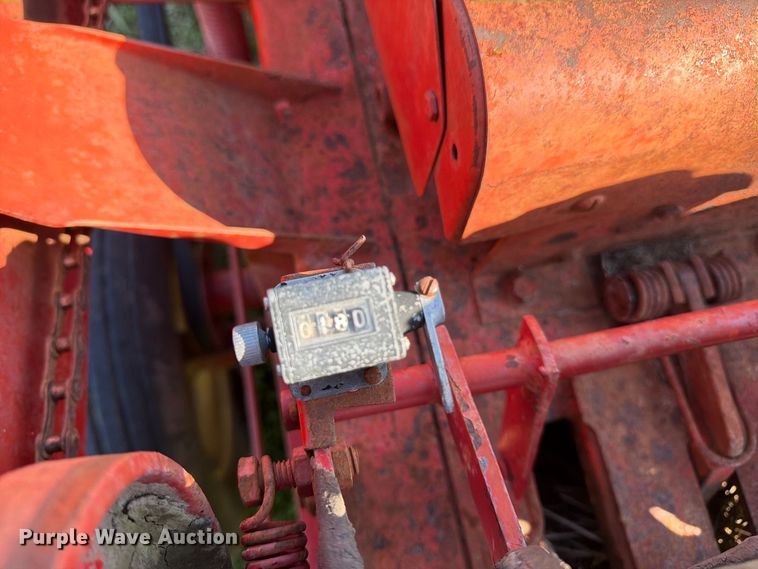 image for item FK3447 New Holland 269 small square baler