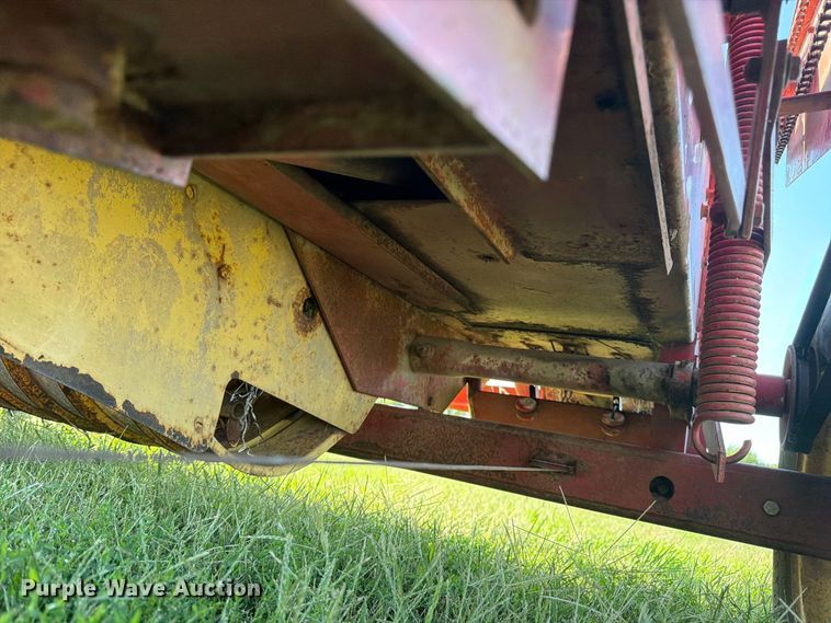 image for item FK3447 New Holland 269 small square baler