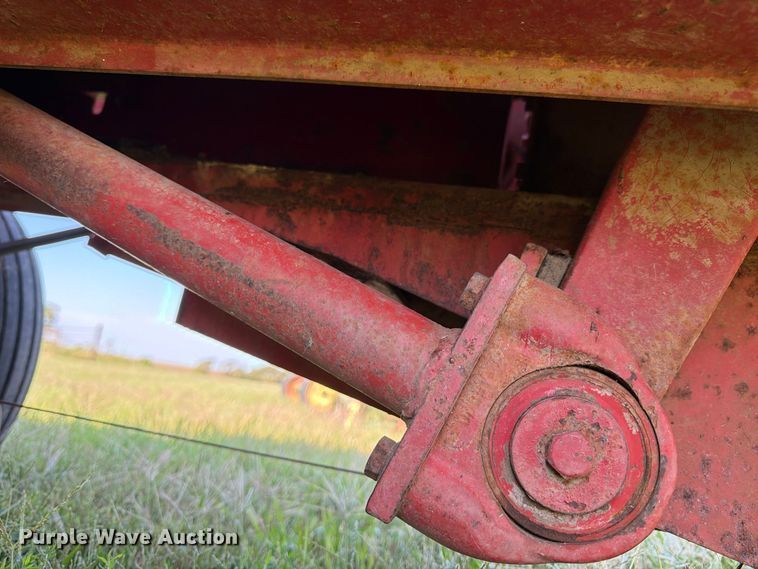 image for item FK3447 New Holland 269 small square baler