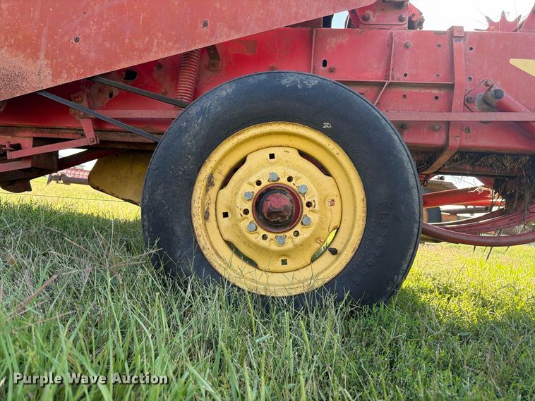 image for item FK3447 New Holland 269 small square baler