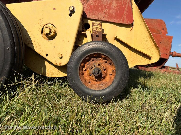 image for item FK3447 New Holland 269 small square baler