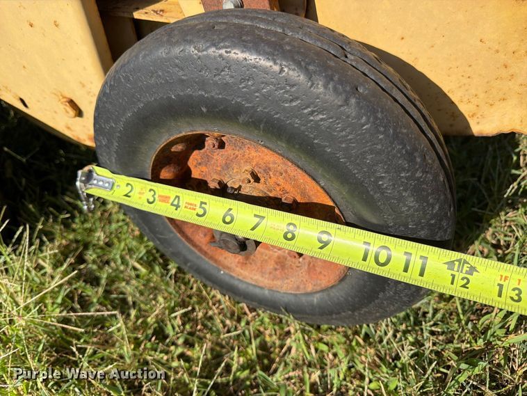 image for item FK3447 New Holland 269 small square baler