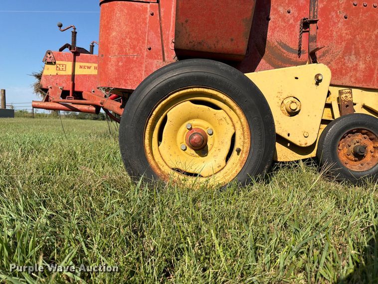 image for item FK3447 New Holland 269 small square baler