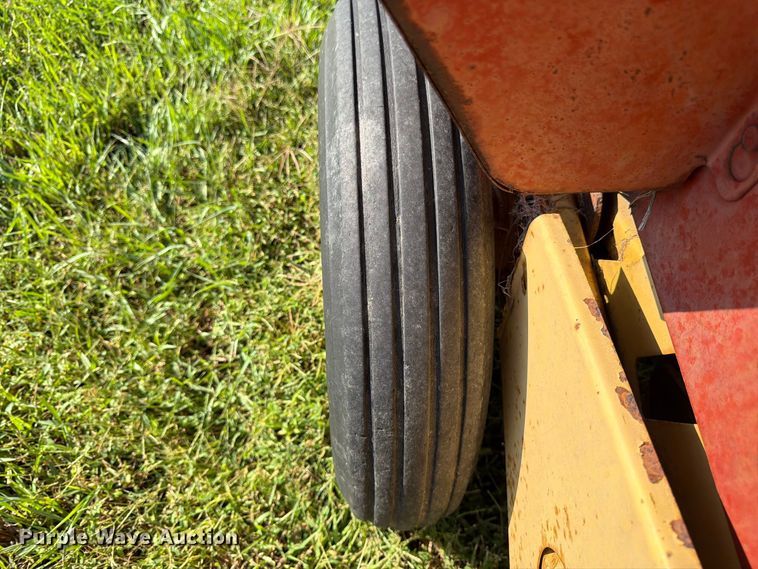 image for item FK3447 New Holland 269 small square baler