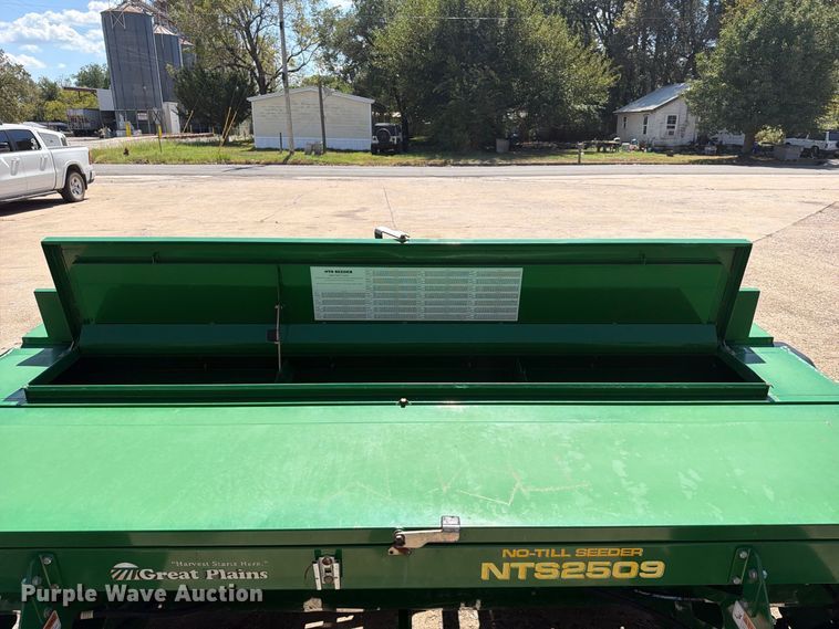 image for item FK5172 Great Plains NTS2509 no-till seeder