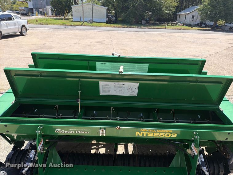 image for item FK5172 Great Plains NTS2509 no-till seeder