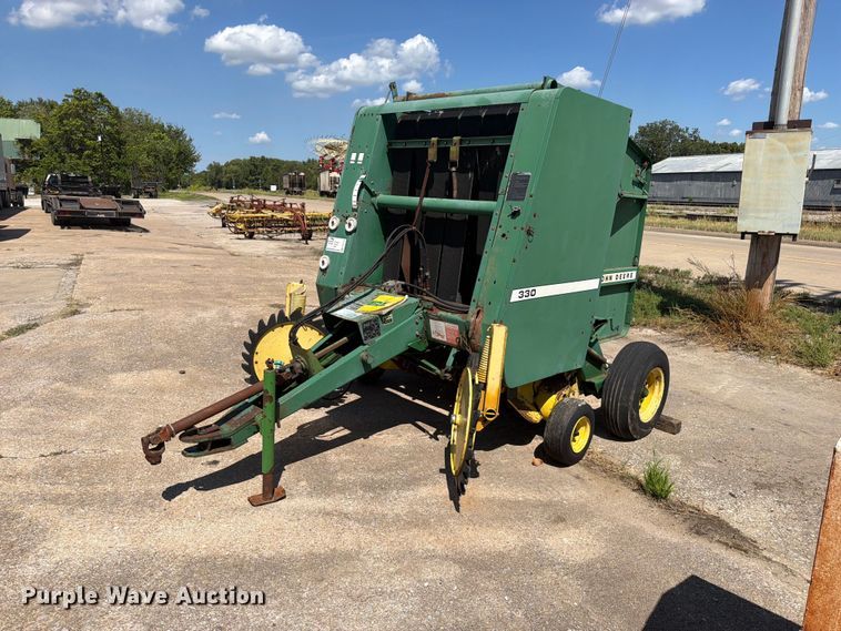 image for item FK5176 John Deere 330 round baler