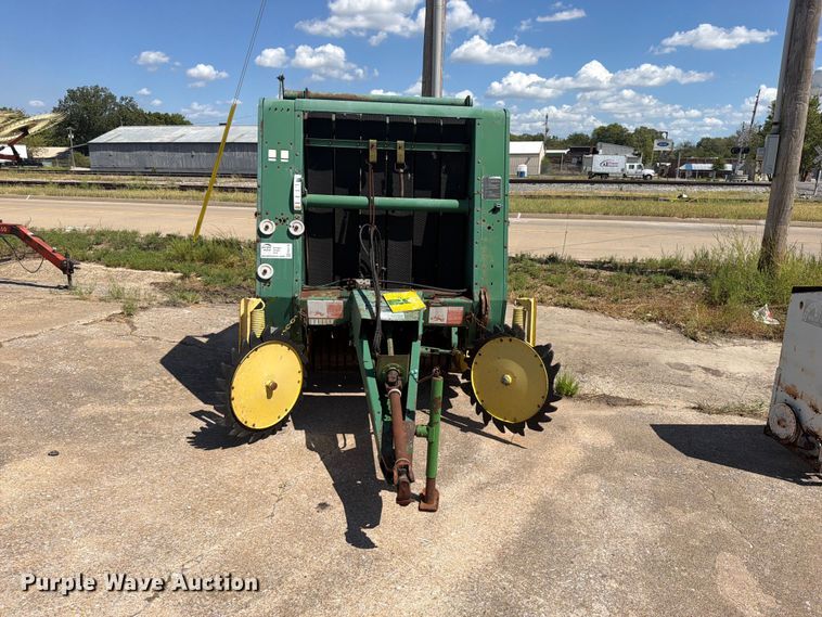image for item FK5176 John Deere 330 round baler