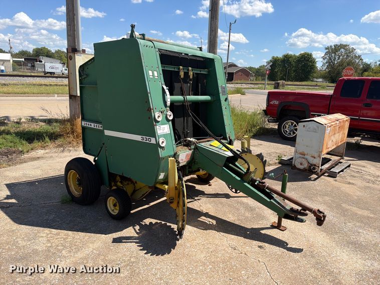 image for item FK5176 John Deere 330 round baler