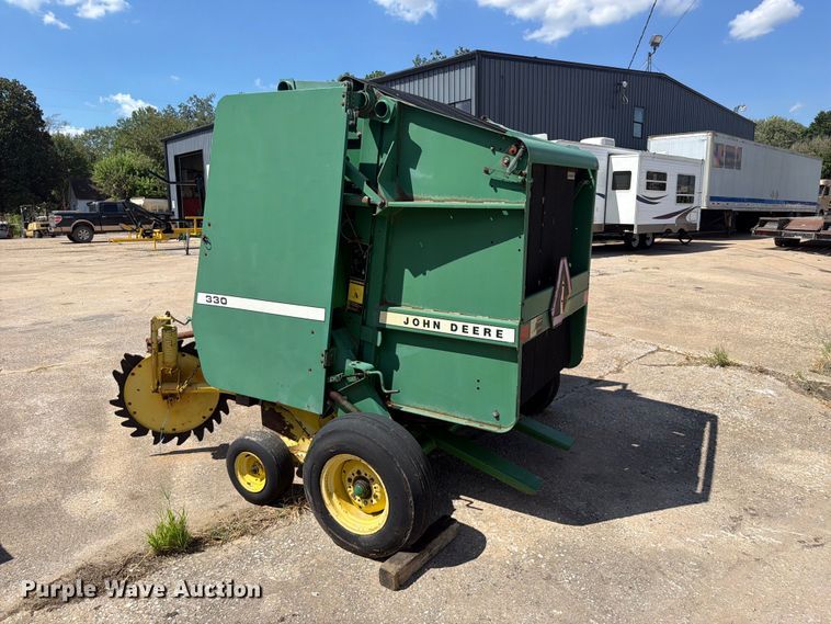 image for item FK5176 John Deere 330 round baler