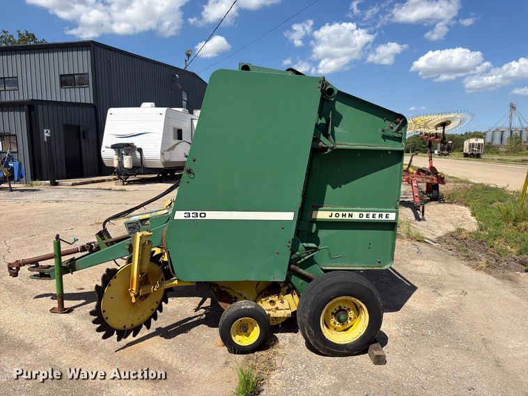 image for item FK5176 John Deere 330 round baler