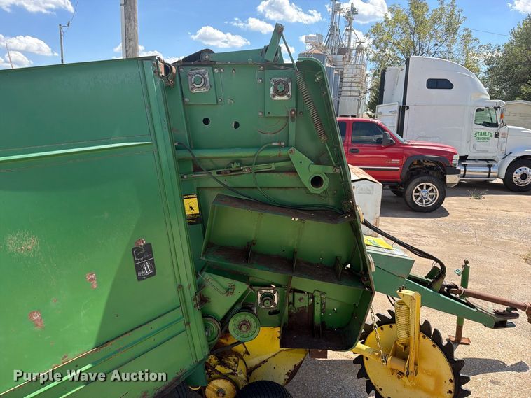 image for item FK5176 John Deere 330 round baler