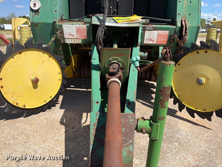 image for item FK5176 John Deere 330 round baler