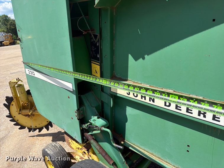 image for item FK5176 John Deere 330 round baler