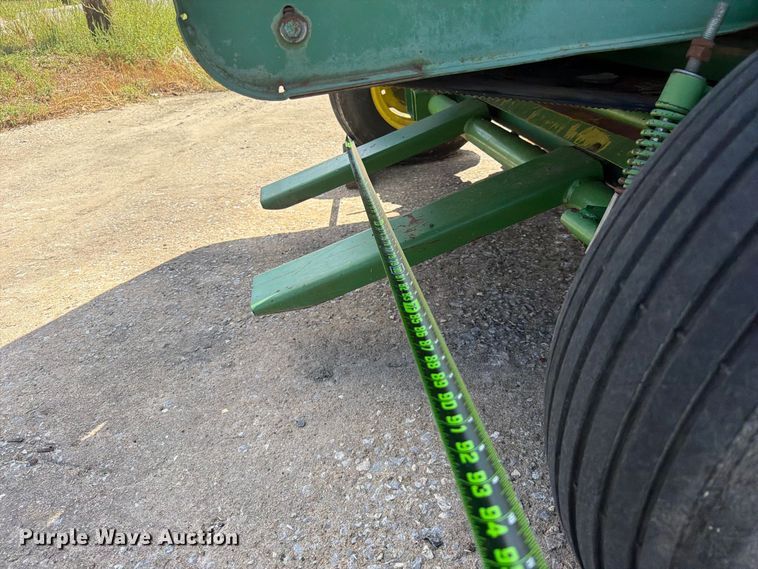 image for item FK5176 John Deere 330 round baler