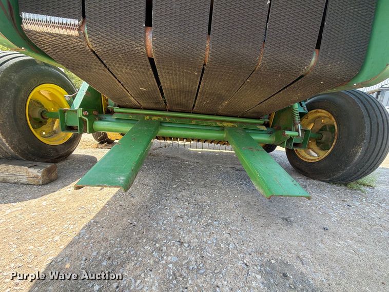 image for item FK5176 John Deere 330 round baler