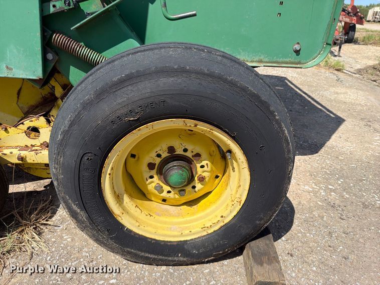 image for item FK5176 John Deere 330 round baler