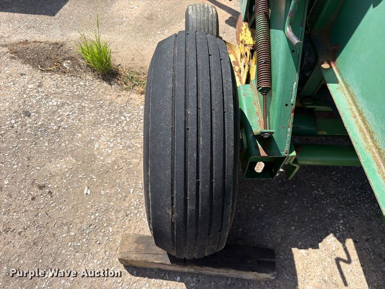 image for item FK5176 John Deere 330 round baler