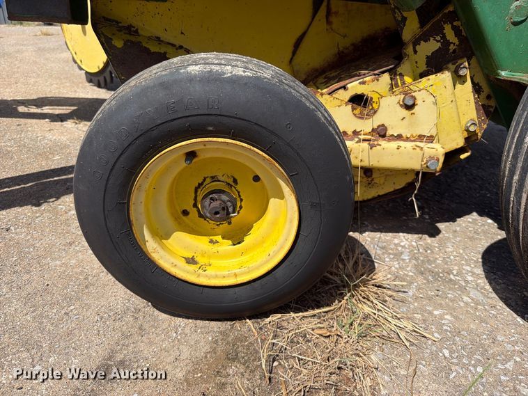 image for item FK5176 John Deere 330 round baler