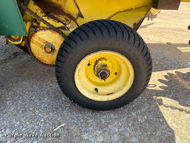 image for item FK5176 John Deere 330 round baler
