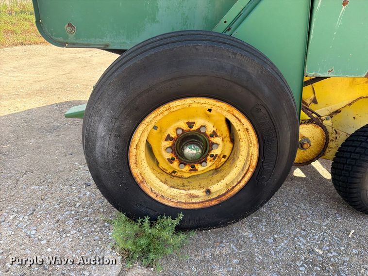 image for item FK5176 John Deere 330 round baler