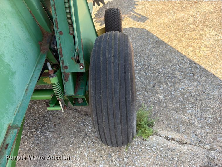 image for item FK5176 John Deere 330 round baler