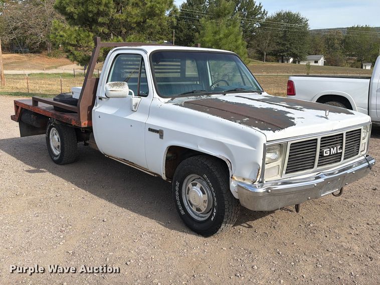 image for item FK5237 1985 GMC C2500 flatbed pickup truck