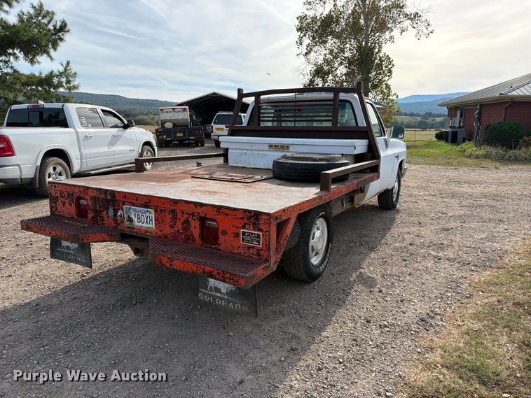 image for item FK5237 1985 GMC C2500 flatbed pickup truck