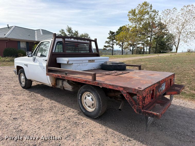 image for item FK5237 1985 GMC C2500 flatbed pickup truck
