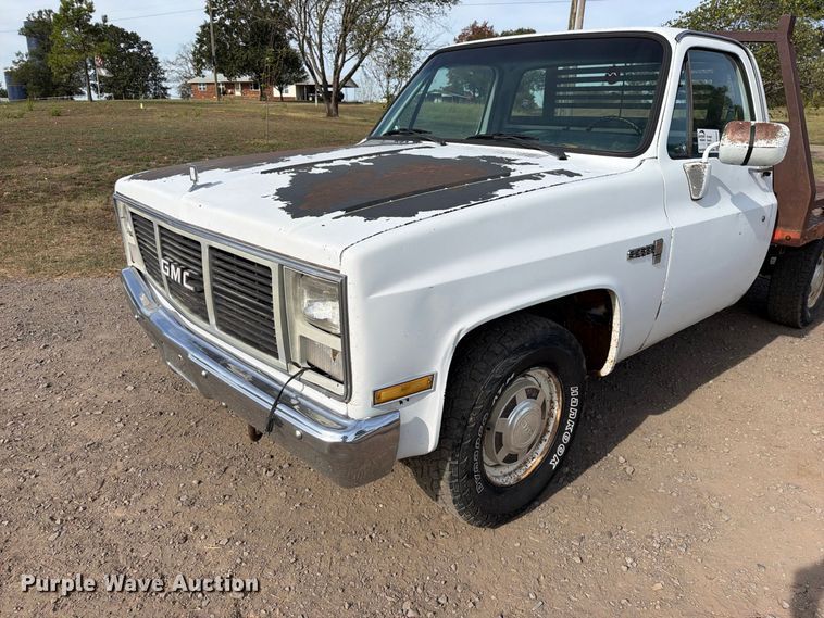 image for item FK5237 1985 GMC C2500 flatbed pickup truck