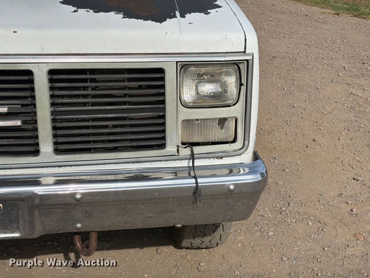 image for item FK5237 1985 GMC C2500 flatbed pickup truck