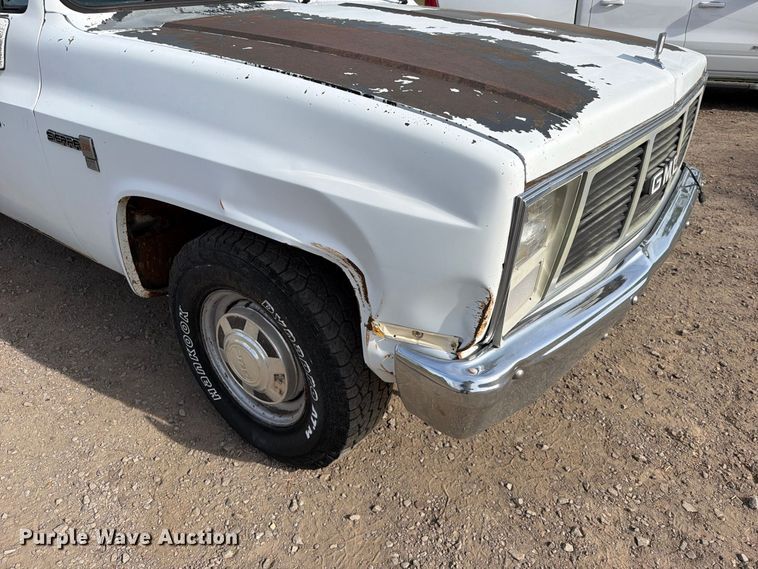 image for item FK5237 1985 GMC C2500 flatbed pickup truck