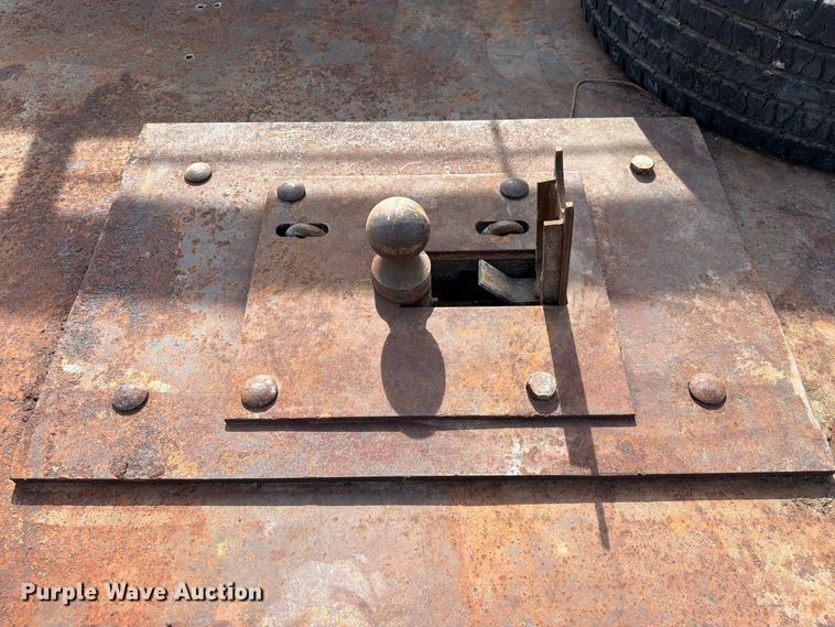 image for item FK5237 1985 GMC C2500 flatbed pickup truck