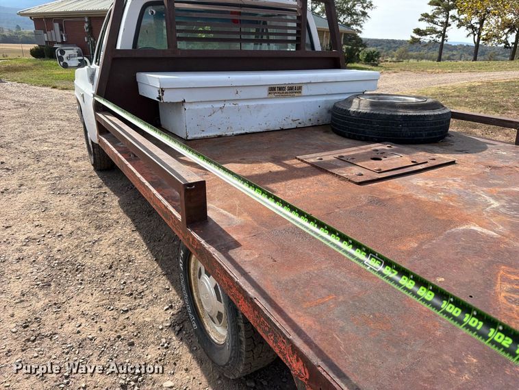 image for item FK5237 1985 GMC C2500 flatbed pickup truck