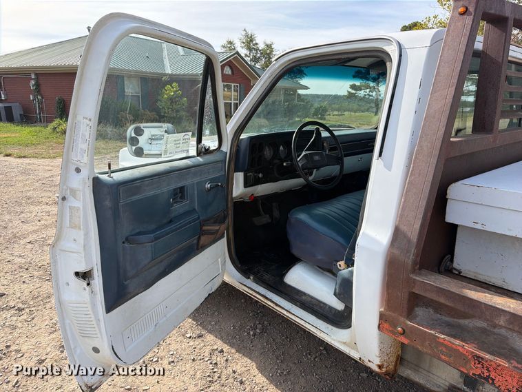 image for item FK5237 1985 GMC C2500 flatbed pickup truck