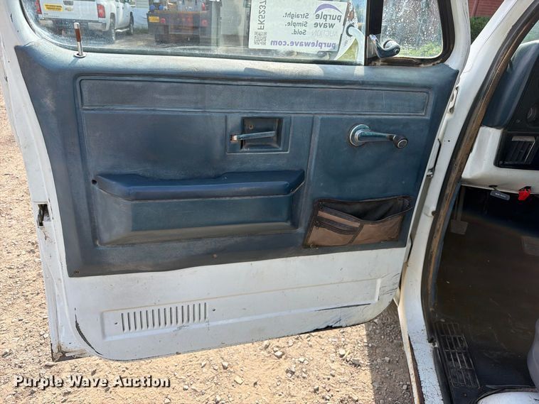 image for item FK5237 1985 GMC C2500 flatbed pickup truck
