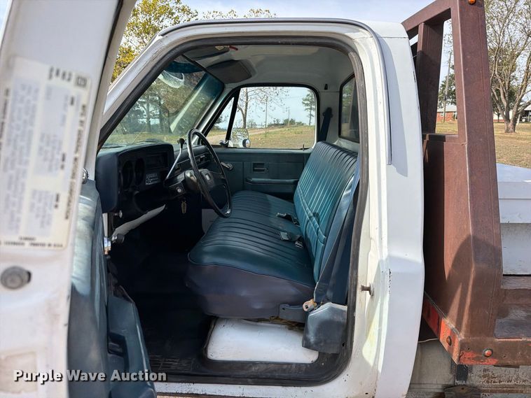 image for item FK5237 1985 GMC C2500 flatbed pickup truck