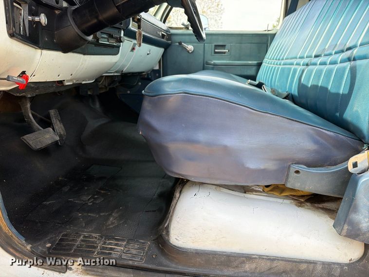 image for item FK5237 1985 GMC C2500 flatbed pickup truck