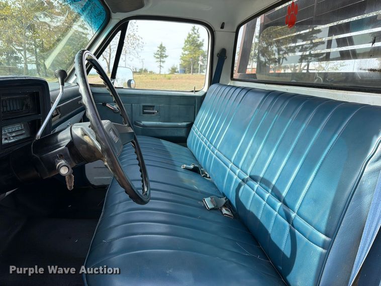 image for item FK5237 1985 GMC C2500 flatbed pickup truck