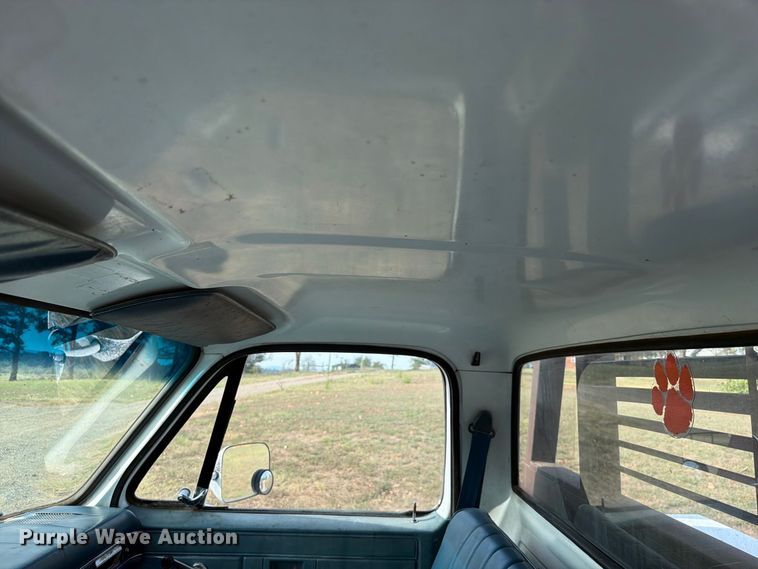 image for item FK5237 1985 GMC C2500 flatbed pickup truck