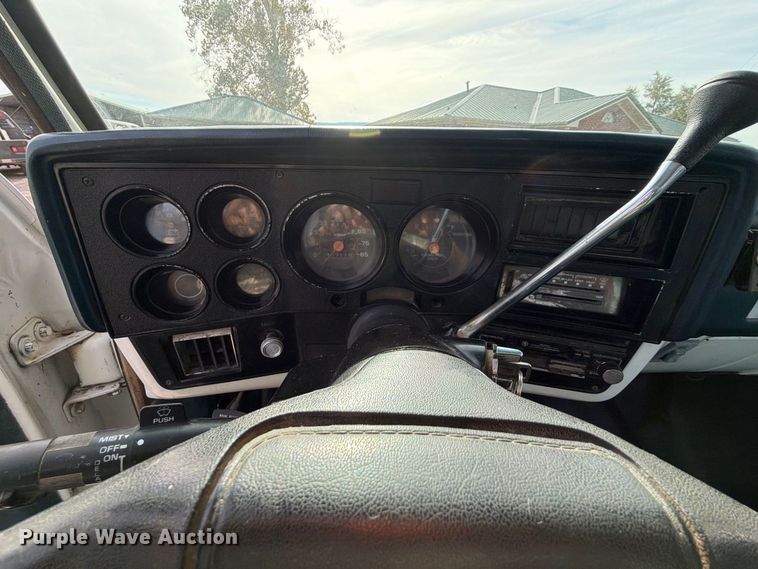 image for item FK5237 1985 GMC C2500 flatbed pickup truck