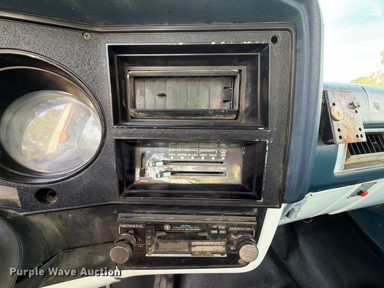 image for item FK5237 1985 GMC C2500 flatbed pickup truck