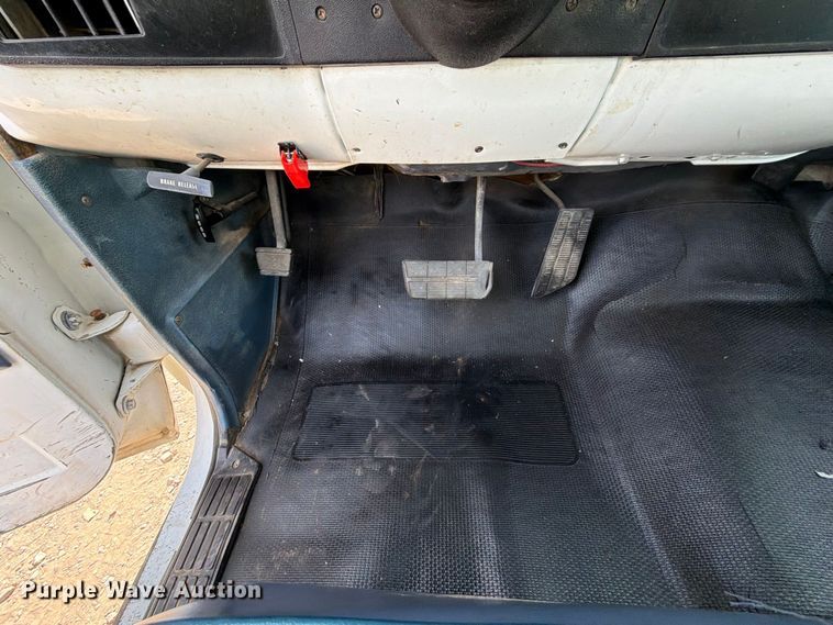 image for item FK5237 1985 GMC C2500 flatbed pickup truck