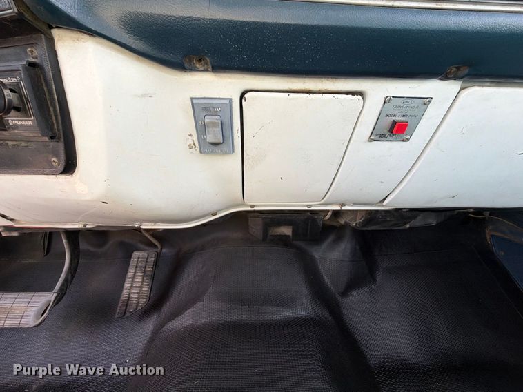 image for item FK5237 1985 GMC C2500 flatbed pickup truck