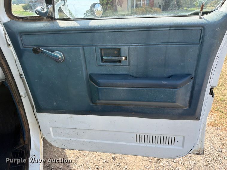 image for item FK5237 1985 GMC C2500 flatbed pickup truck